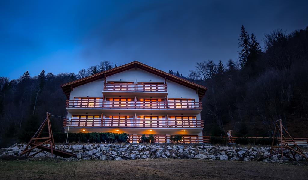 Panorama Pietrei Craiului Hotell Zărneşti Eksteriør bilde