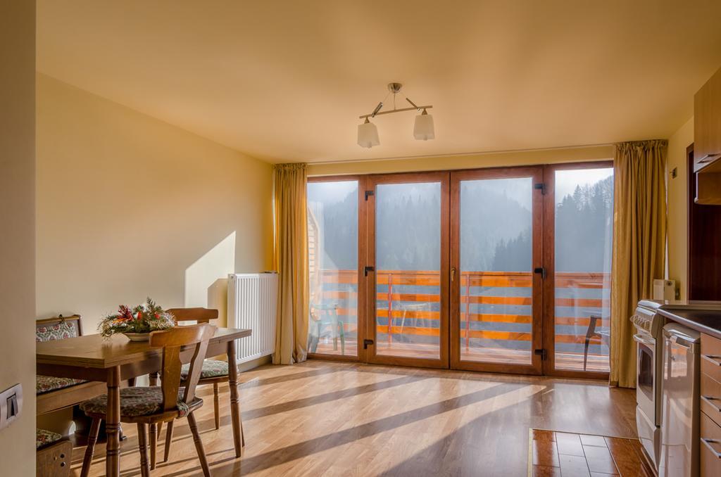 Panorama Pietrei Craiului Hotell Zărneşti Eksteriør bilde