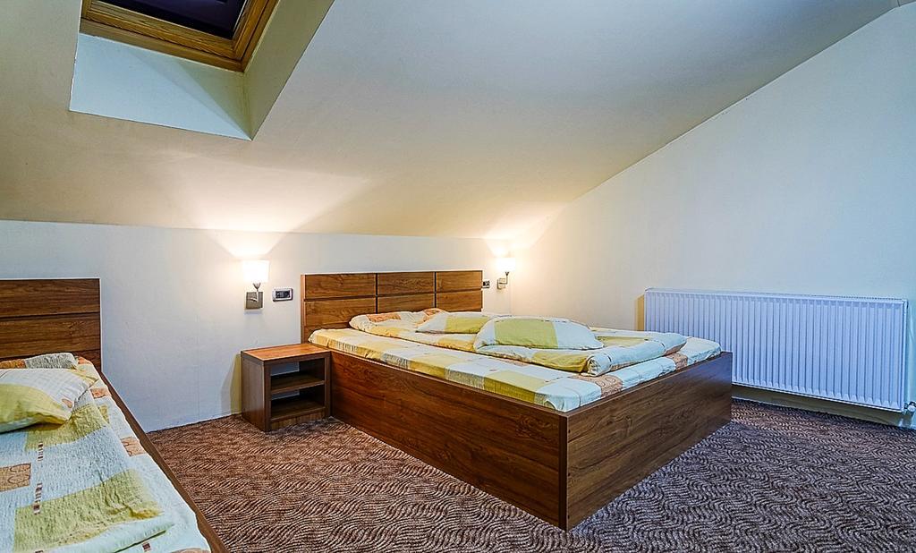 Panorama Pietrei Craiului Hotell Zărneşti Eksteriør bilde